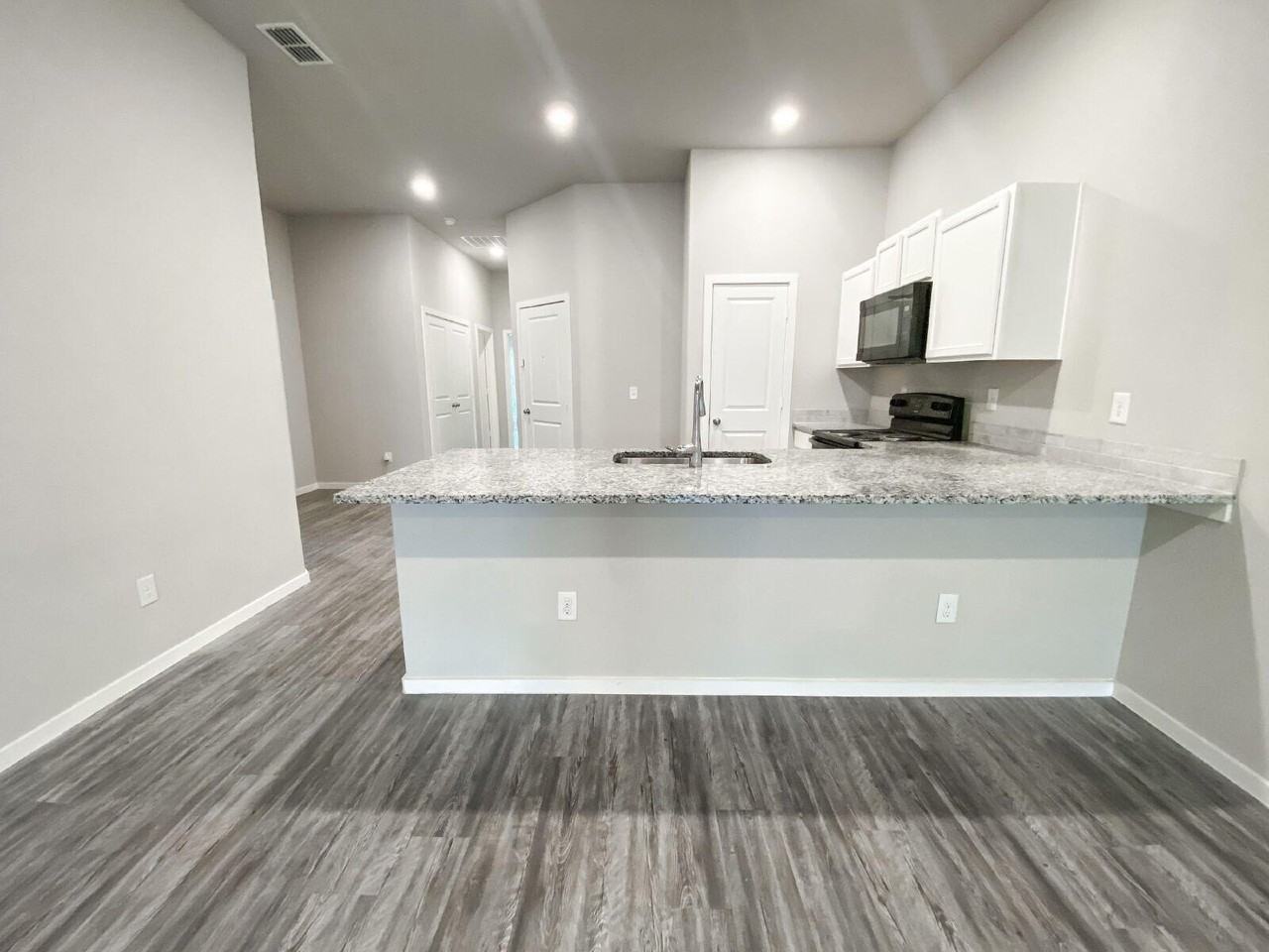 1905 Langford Ave #B - Photo 4 of 9