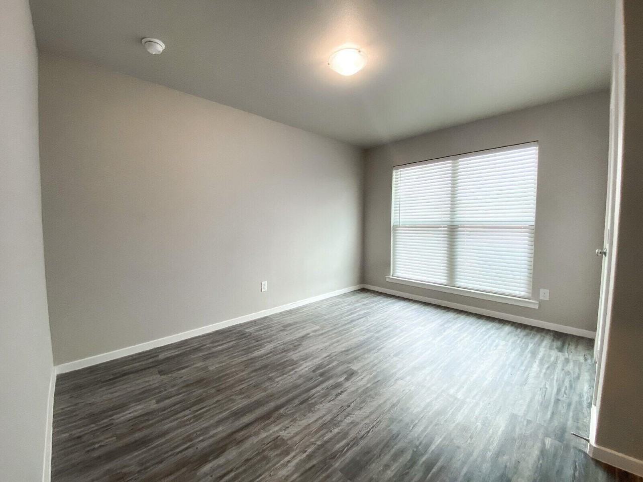 1905 Langford Ave #B - Photo 5 of 9