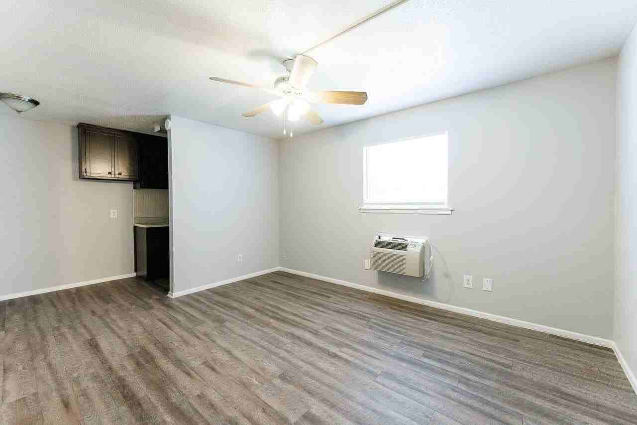 3201 35th St #5 - Photo 7 of 20