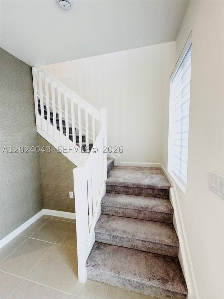 663 Se 13th Street Cir - Photo 3 of 18