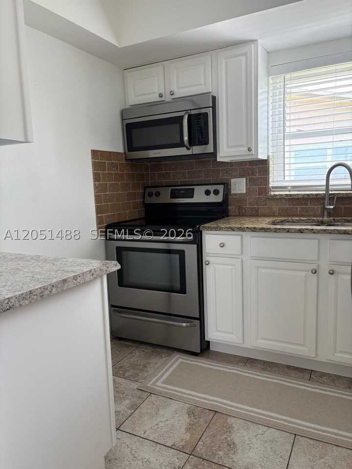 2630 Barkley Dr E #H - Photo 7 of 25
