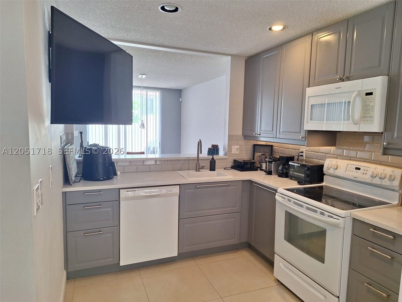10241 Nw 52nd Ter #0 - Photo 4 of 21