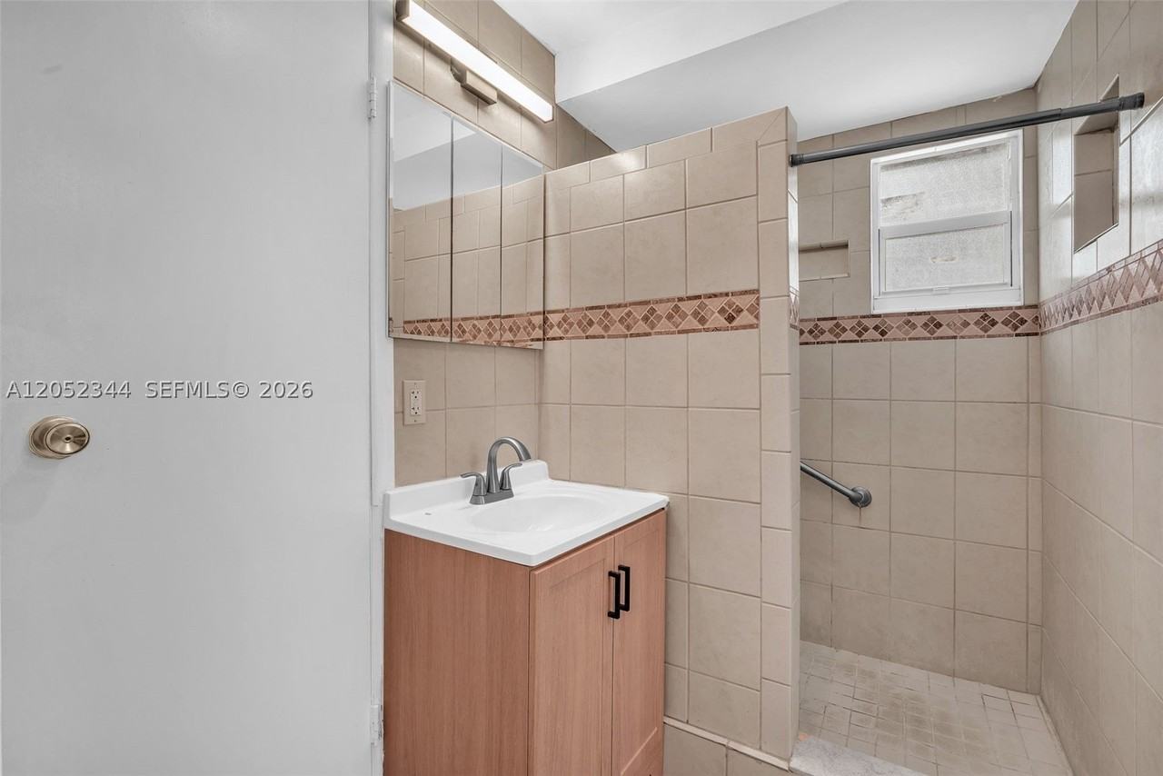 5096 Sw 28th Ter #0 - Photo 3 of 50