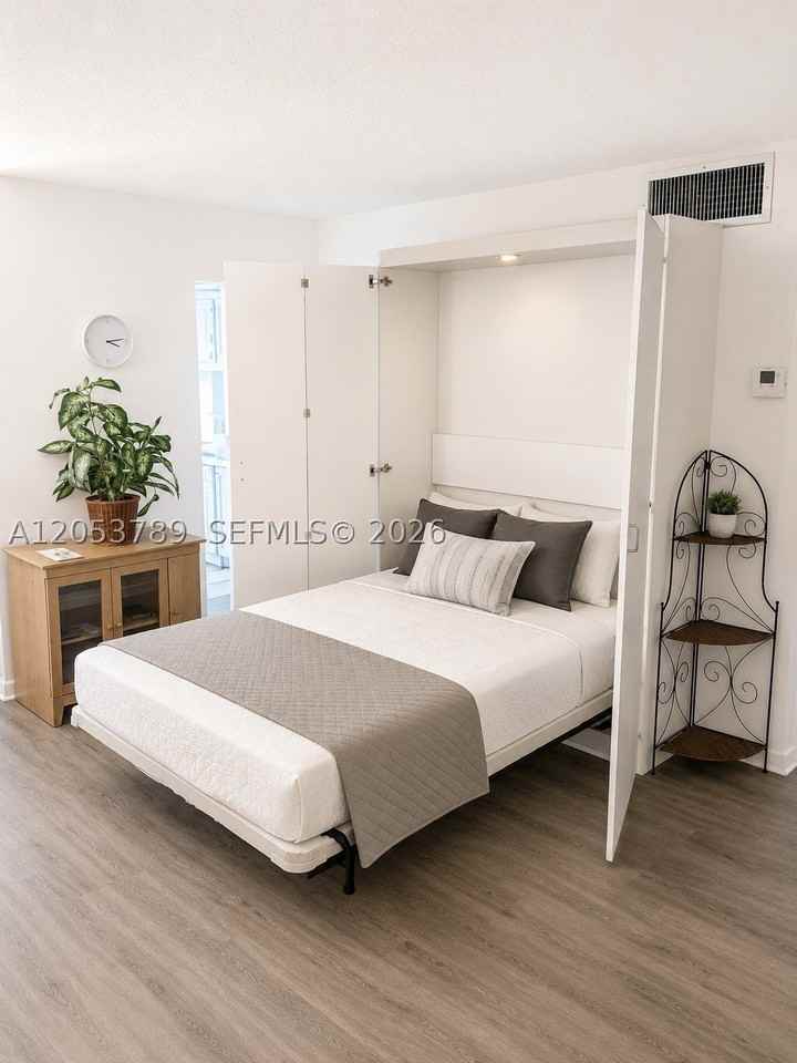 4047 Nw 16th St #403 - Photo 3 of 15