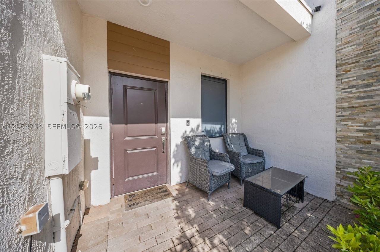 20674 Ne 2nd Ct - Photo 3 of 32