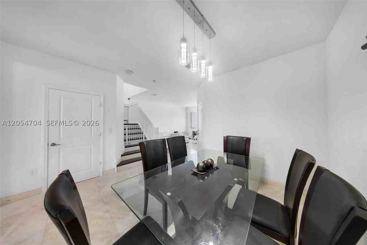 20674 Ne 2nd Ct - Photo 7 of 32