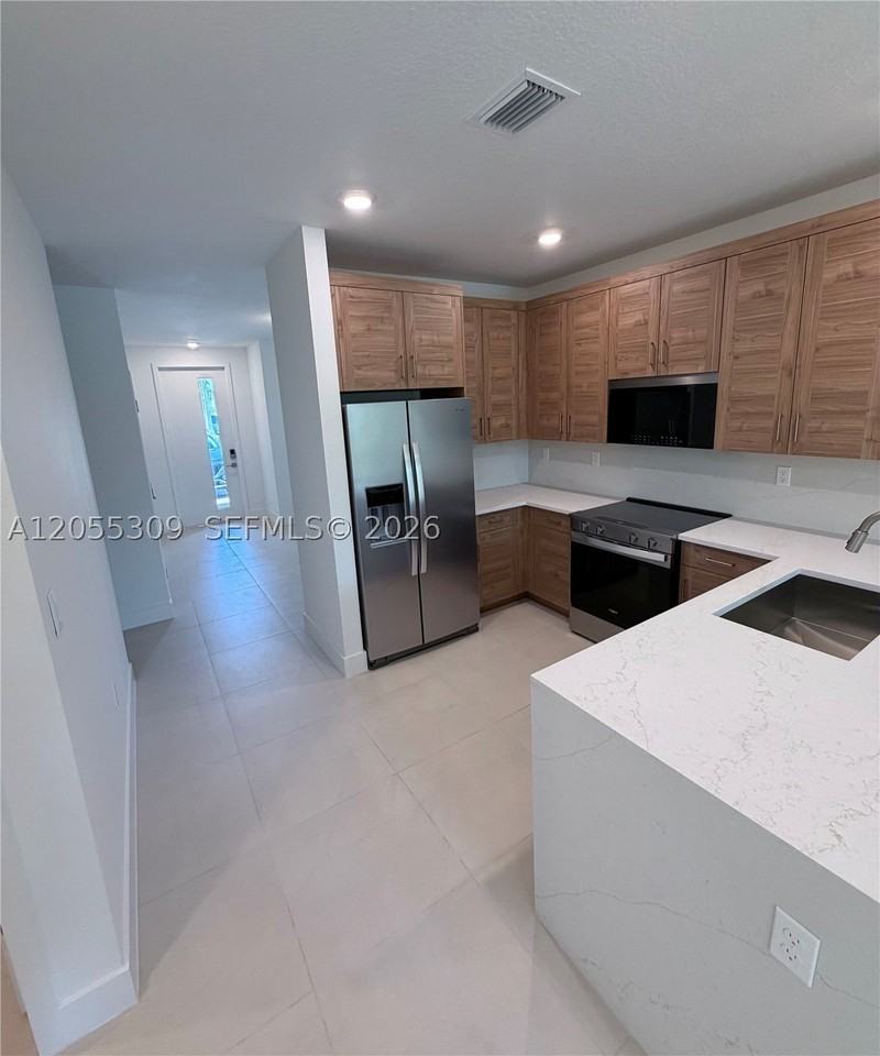 7291 Sw 46th St - Photo 2 of 17