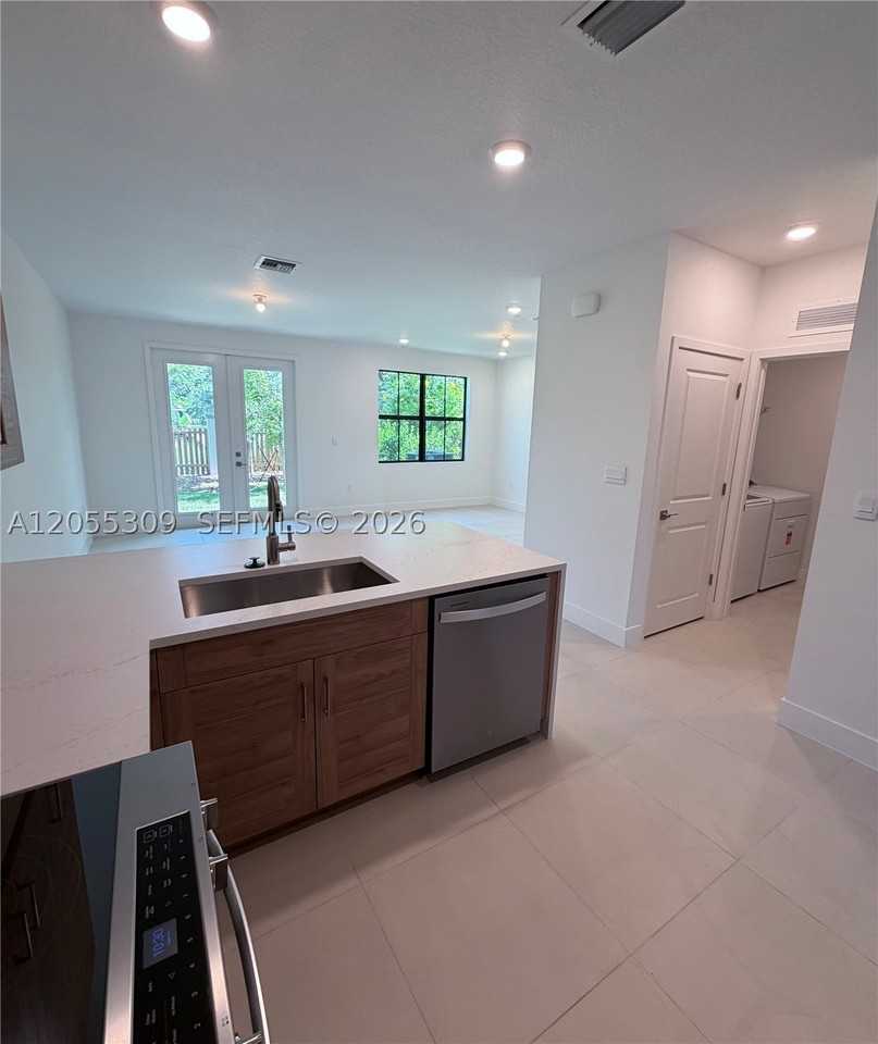 7291 Sw 46th St - Photo 3 of 17