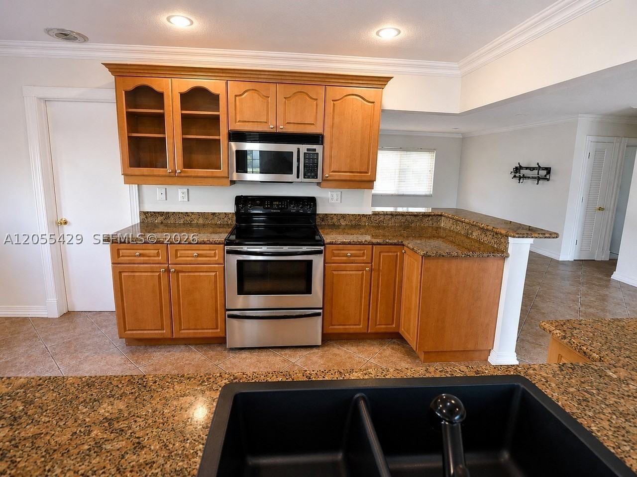 1911 Nw 37th St #0 - Photo 4 of 40