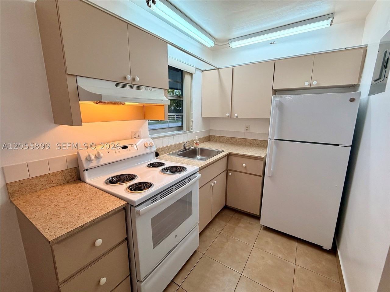 1502 N 57th Ter #1502 - Photo 7 of 20