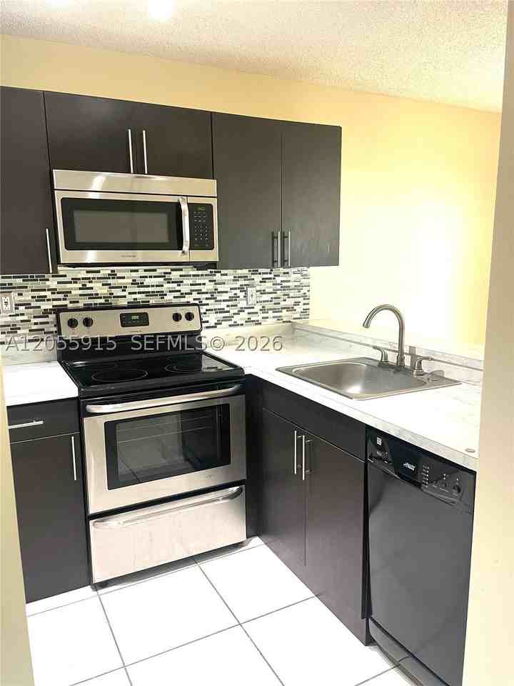 9181 Sw 138th Pl #9181 - Photo 3 of 12