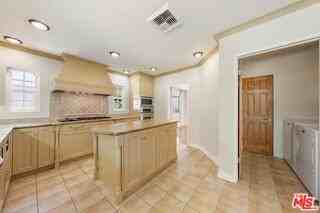 245 25th St - Photo 7 of 8