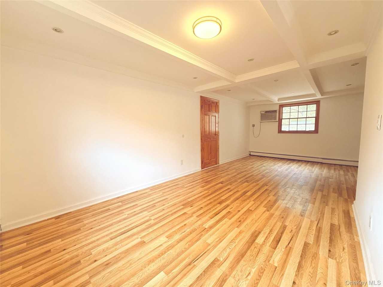 8 College Dr - Photo 5 of 17