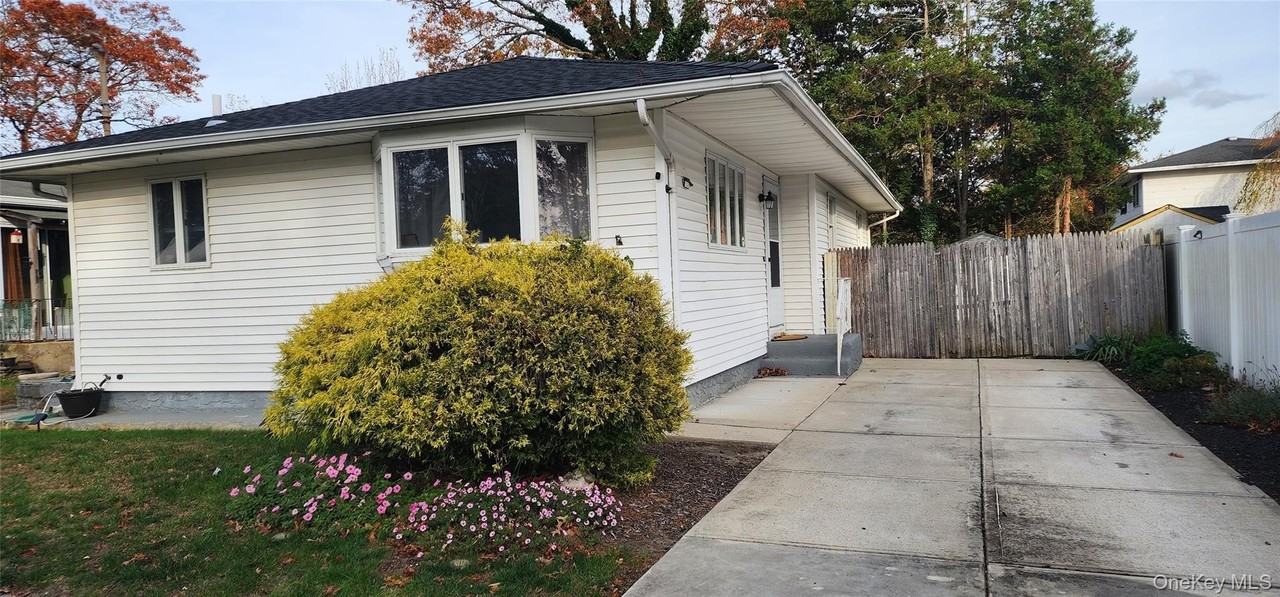 43 Titmus Dr - Photo 2 of 12