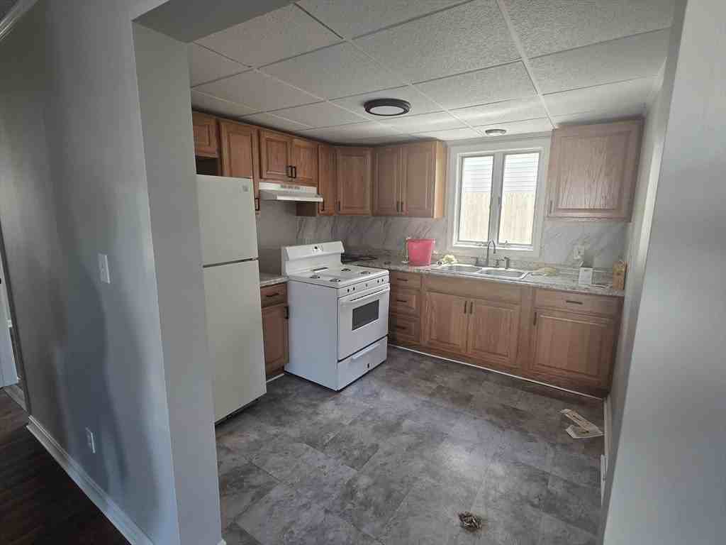 71 Stewart St #1 - Photo 5 of 9