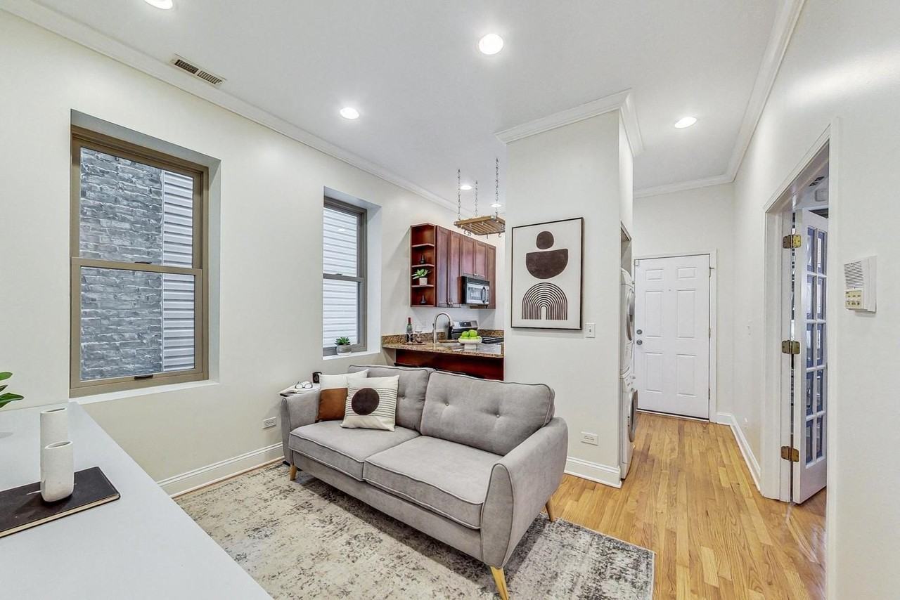 524 N Armour St #1W - Photo 2 of 17