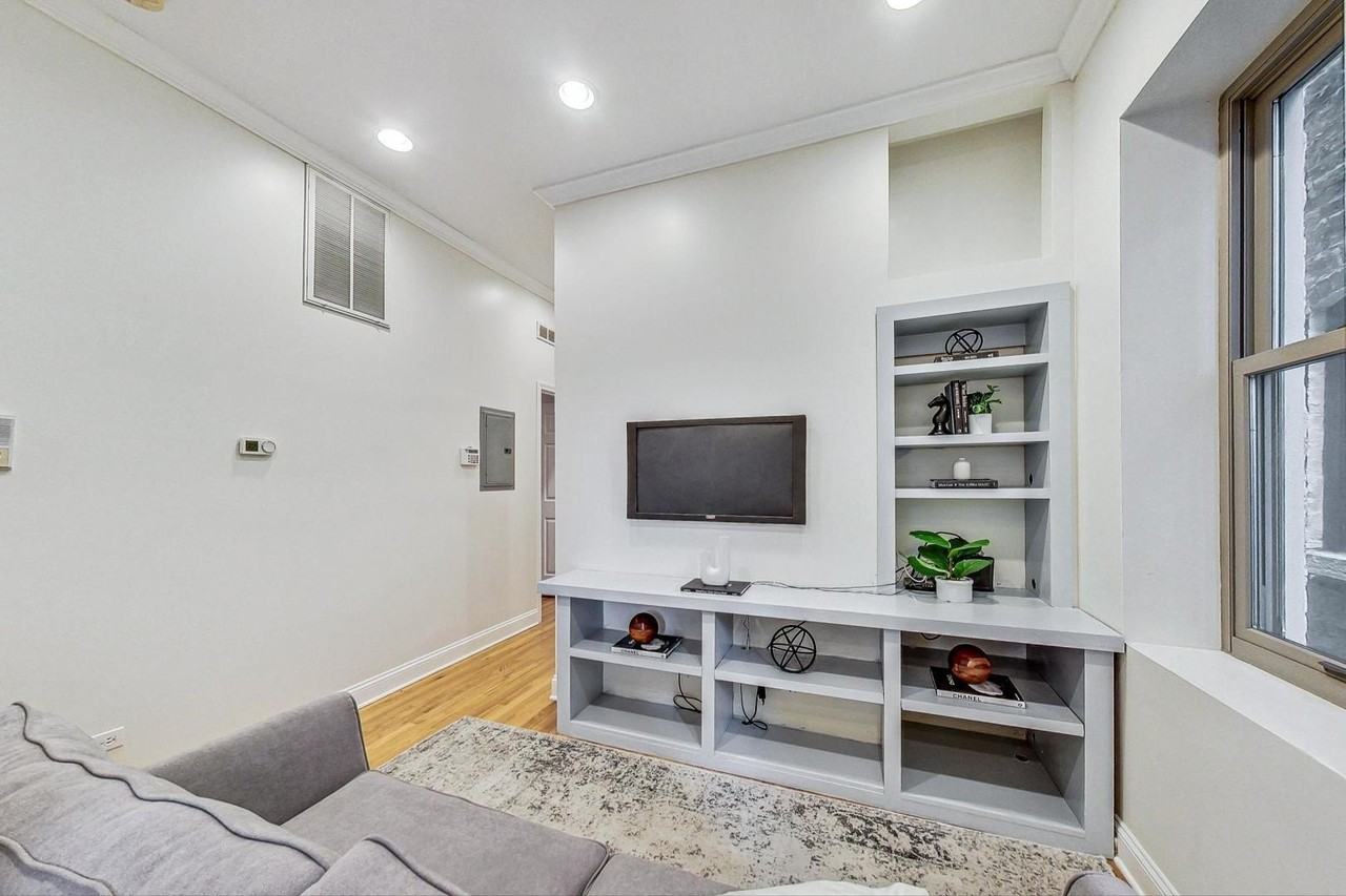 524 N Armour St #1W - Photo 4 of 17