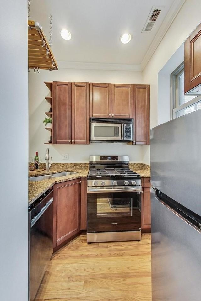 524 N Armour St #1W - Photo 5 of 17