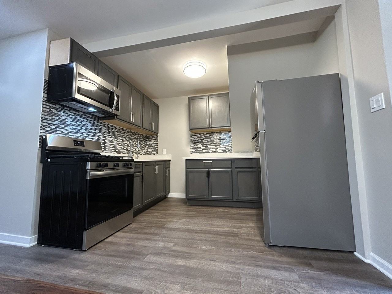 4834 N Ridgeway Ave #3 - Photo 4 of 12