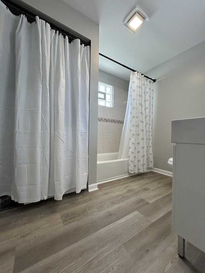 4834 N Ridgeway Ave #3 - Photo 6 of 12