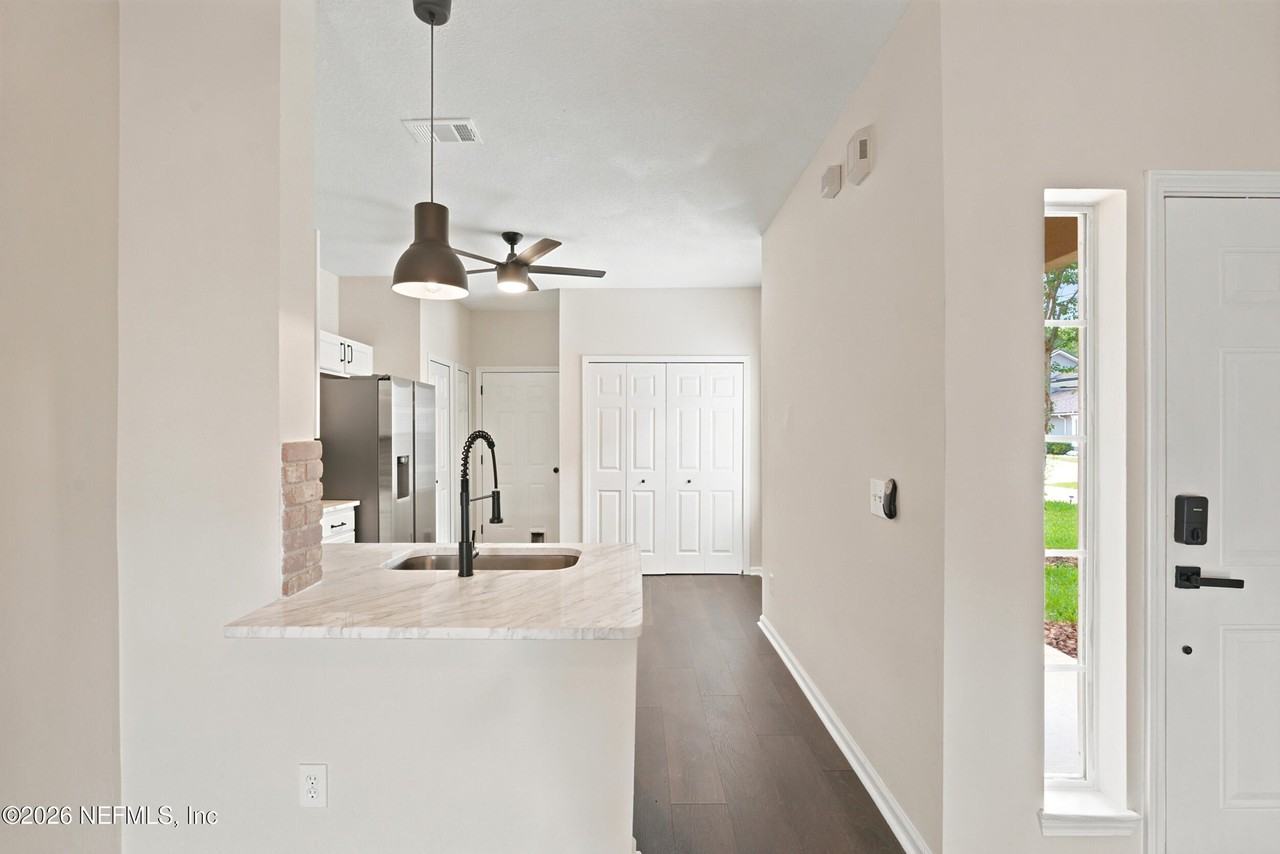 577 Scrub Jay Dr - Photo 6 of 35