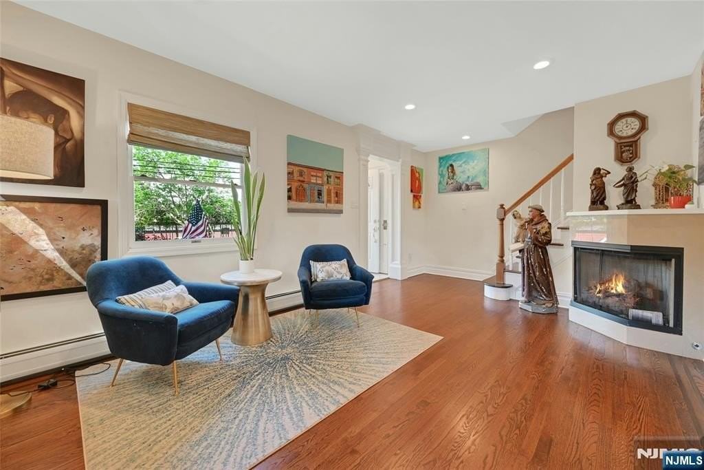 81 Riverview Ave - Photo 3 of 17