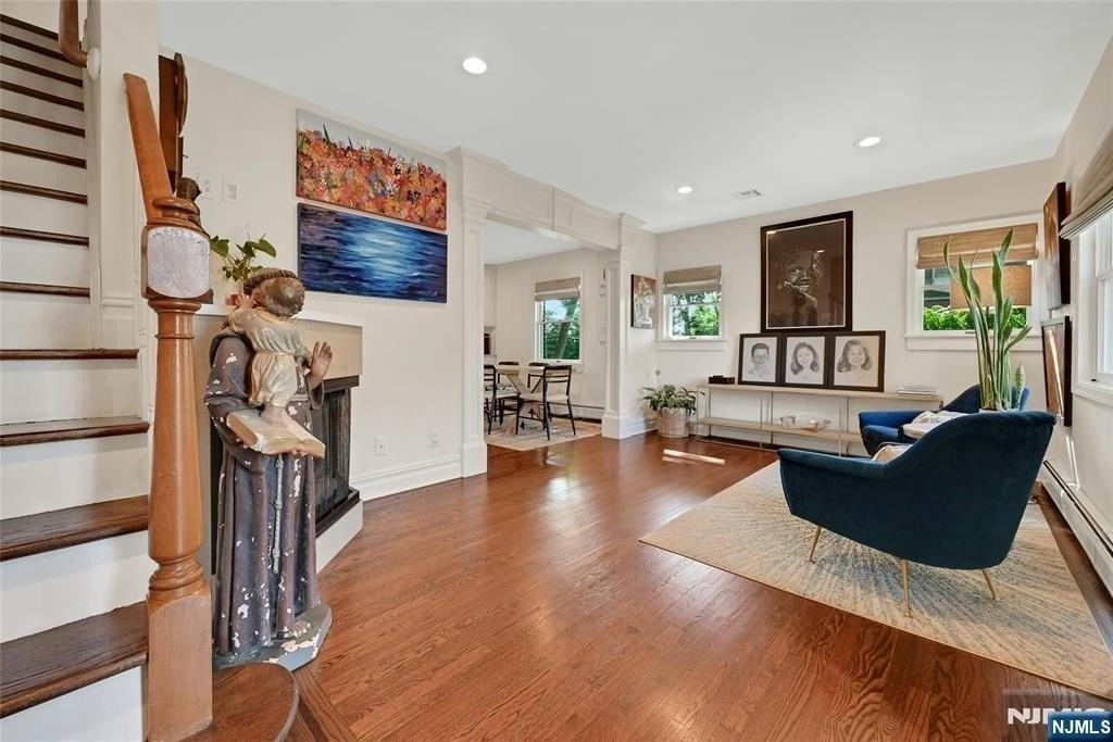 81 Riverview Ave - Photo 4 of 17