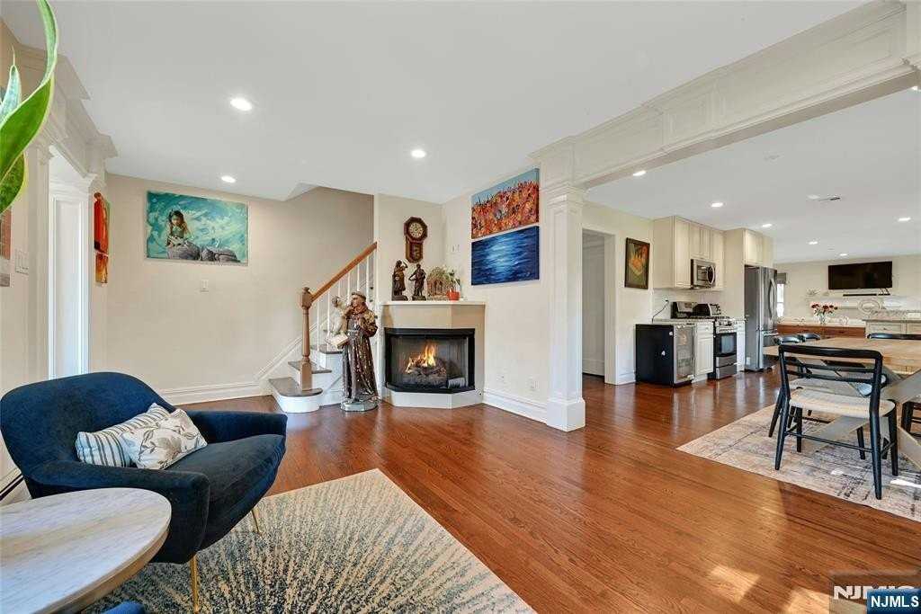 81 Riverview Ave - Photo 5 of 17