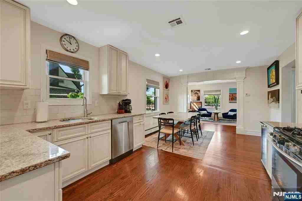 81 Riverview Ave - Photo 6 of 17
