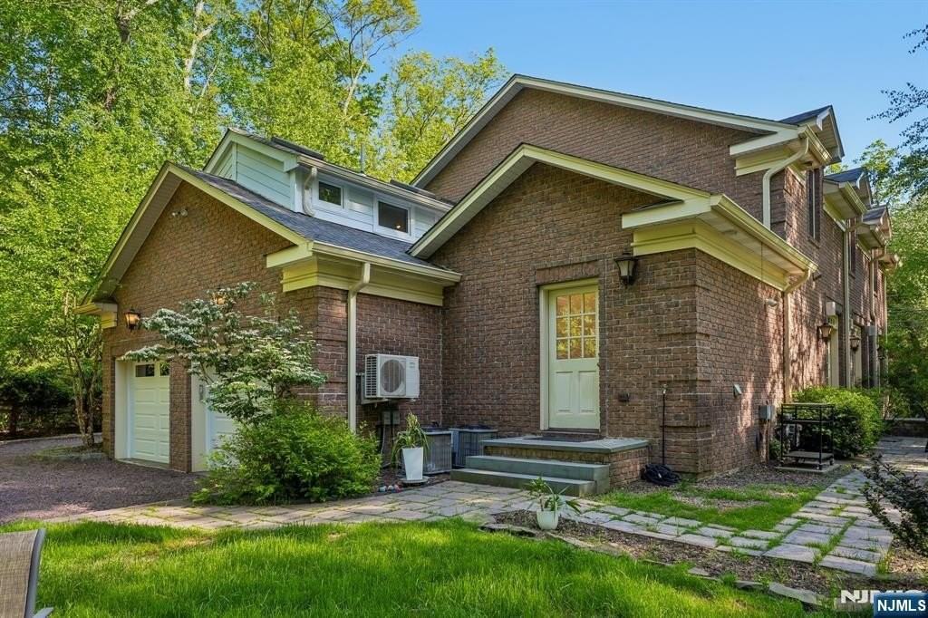 2B Paris Ave - Photo 2 of 25