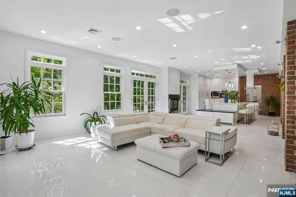 2B Paris Ave - Photo 7 of 25
