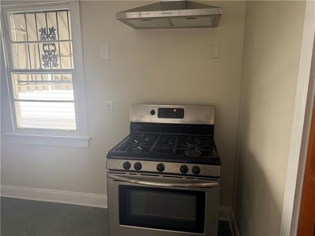 2518 Onzaga St - Photo 3 of 12