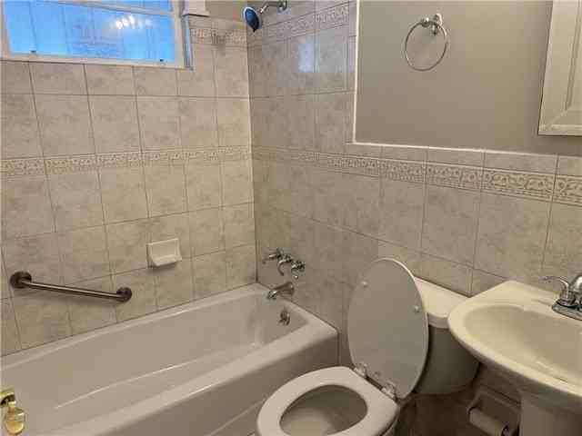 2518 Onzaga St - Photo 5 of 12
