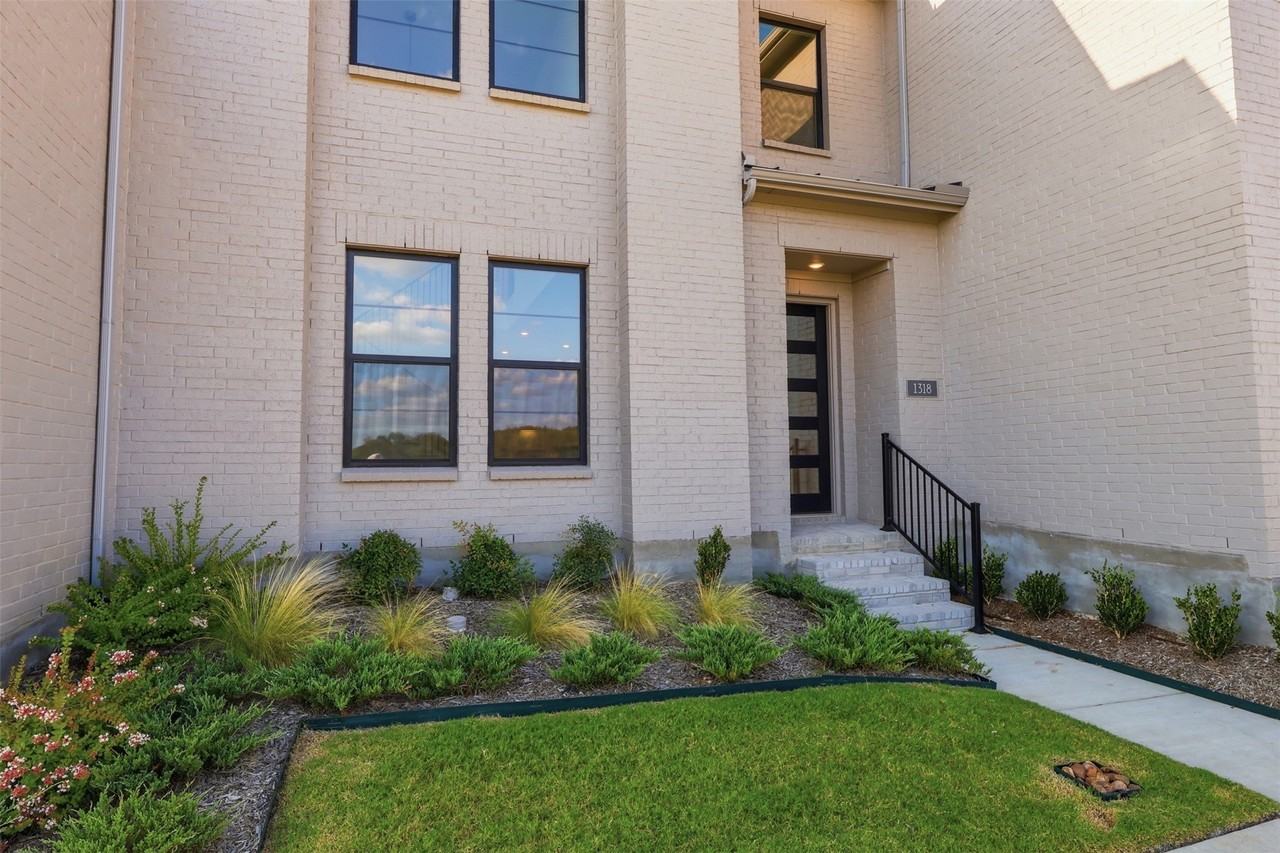 1318 Marsh Ln - Photo 2 of 32
