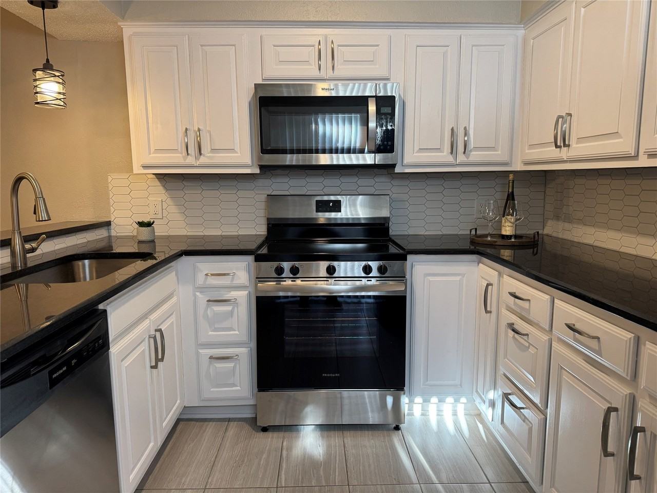 871 Dublin Dr #D - Photo 2 of 26