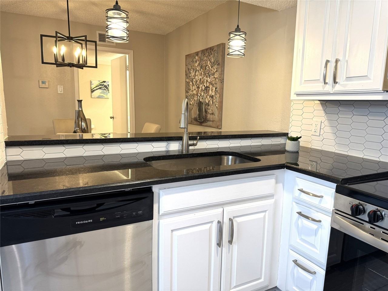 871 Dublin Dr #D - Photo 3 of 26