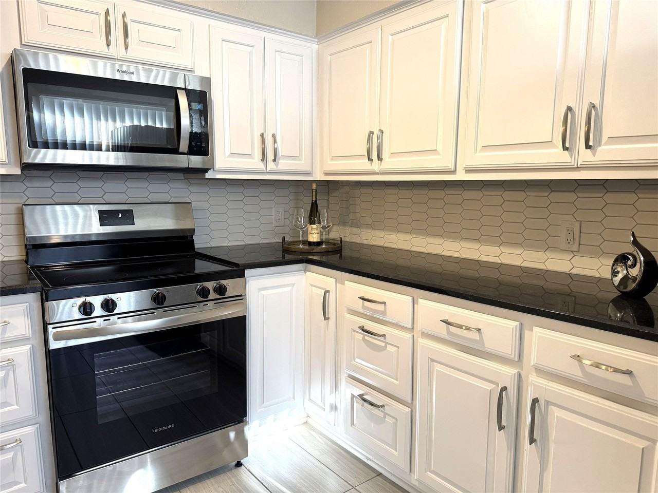 871 Dublin Dr #D - Photo 4 of 26