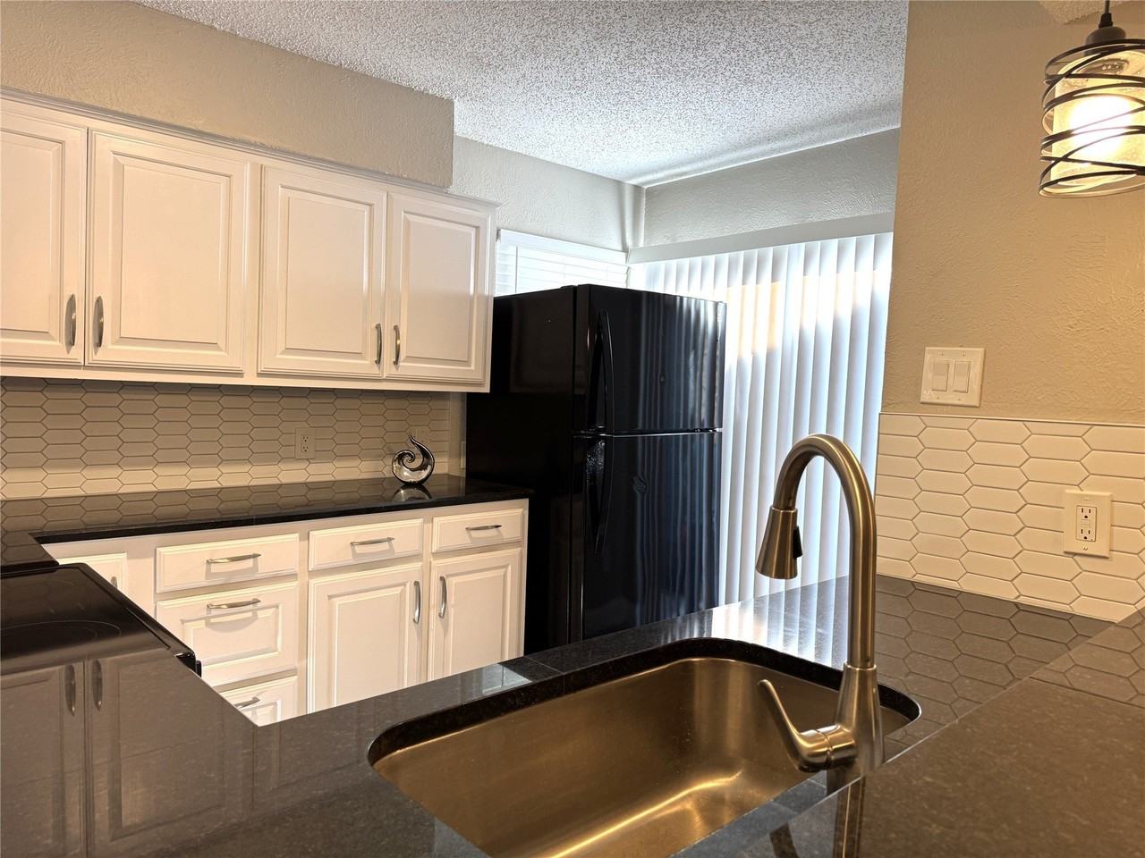 871 Dublin Dr #D - Photo 5 of 26