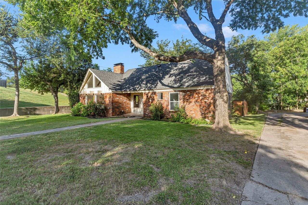 508 Whittle Way - Photo 3 of 40