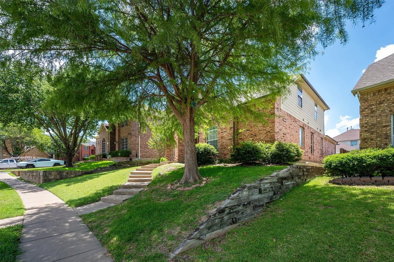1209 Crabtree St - Photo 3 of 30