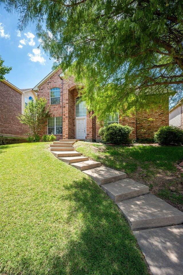 1209 Crabtree St - Photo 4 of 30