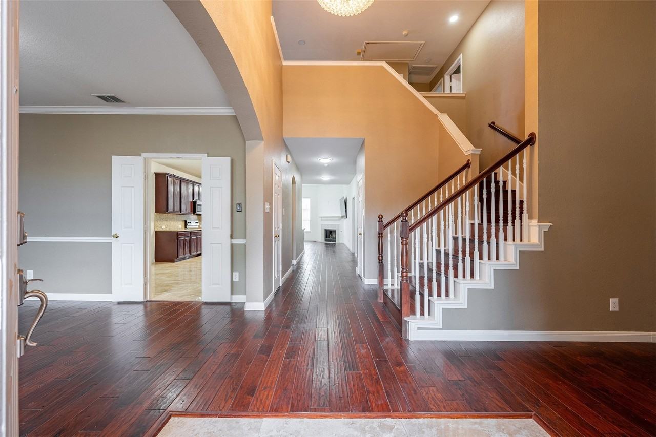 1209 Crabtree St - Photo 5 of 30
