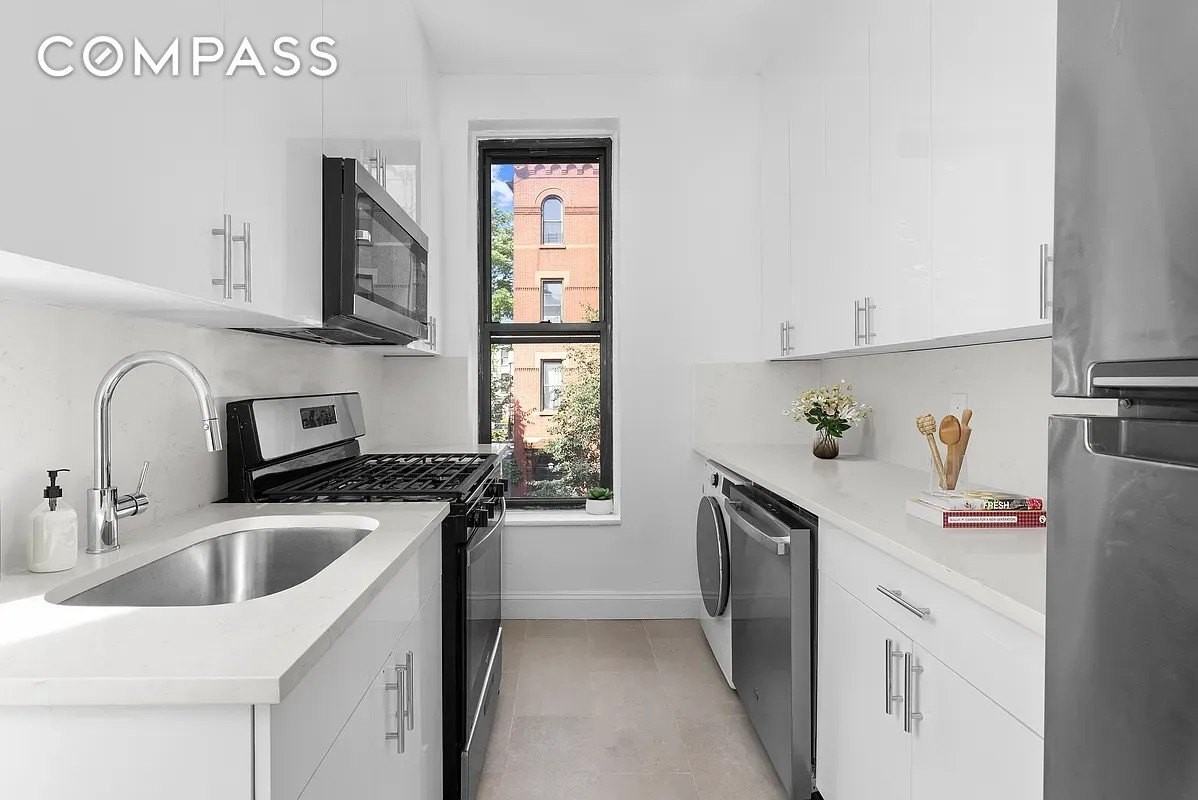 532 10th St #2 - Photo 3 of 5