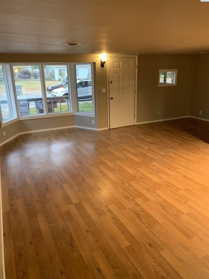 1020 Sanford Ave - Photo 3 of 9