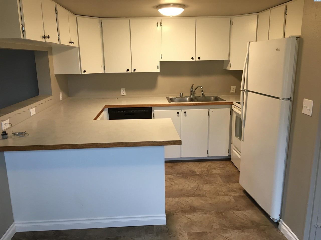 1020 Sanford Ave - Photo 4 of 9