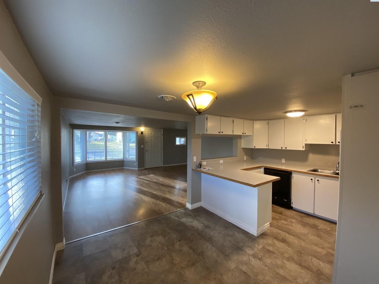 1020 Sanford Ave - Photo 5 of 9