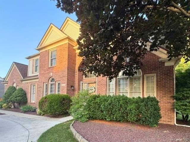 6028 Meadowview Dr - Photo 2 of 41