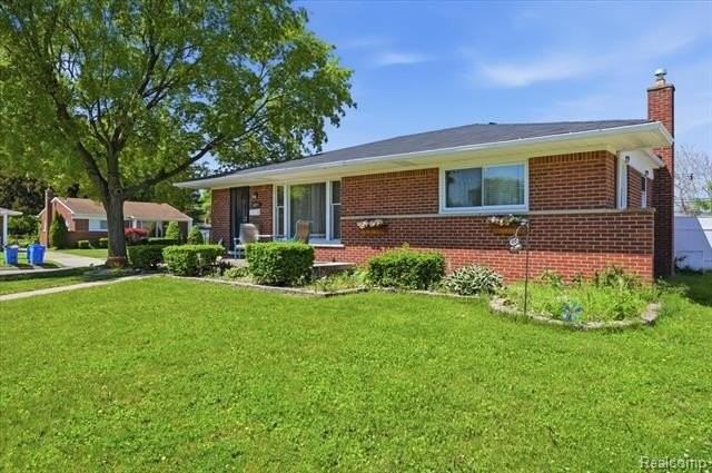 8271 Arnold St - Photo 2 of 31