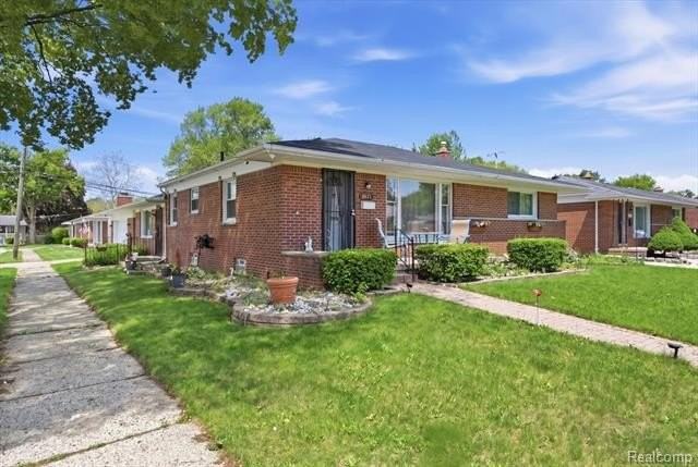 8271 Arnold St - Photo 3 of 31