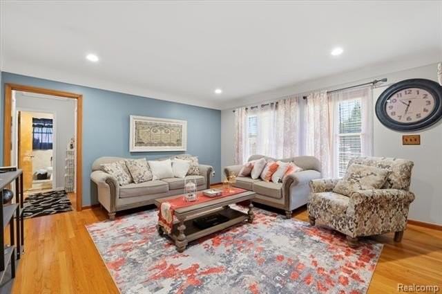 8271 Arnold St - Photo 7 of 31